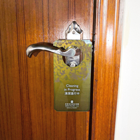 Étiquettes de suspension de porte de chambre d'hôtel en plastique PVC découpé à l'emporte avec impression offset Type de produit carte magnétique