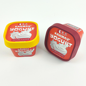 Pot de yaourt carré KARMAY en PP avec couvercle et cuillère, saveur nature, 75g, emballage rouge et jaune, étiquette imprimée sur moule, gobelet 125ml - Product Image 1