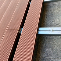 Dalles de terrasse en composite bois-plastique (WPC) à installation par clic, planches de terrasse extérieures antidérapantes, grain de bois droit