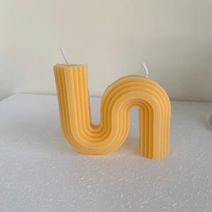 Décoration d'intérieur en gros, bougies parfumées originales personnalisées, bougies blanches en forme de pilier, bougies esthétiques colorées avec un design unique - Product Image 6