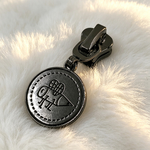 Ofertas Limitadas: Tiradores de Cremallera Metálicos Personalizados de Aleación de Zinc OEM ODM, Deslizadores de Cremallera para Ropa en Oro Rosa y Gris Metálico - Product Image 4