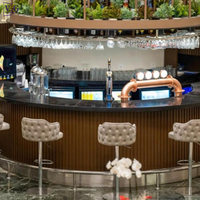 Comptoir de bar noir de forme ovale moderne personnalisé pour restaurant, salon, club, maison, hôtel avec emballage sécurisé