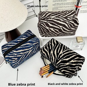 Nueva Bolsa de <span class=keywords><strong>Maquillaje</strong></span> con Estampado de Cebra de Chenilla, Bolsa para Lápiz Labial, Gran Capacidad, con Cierre, Portátil, Lavable, Elegante, para Viaje - Product Image 4