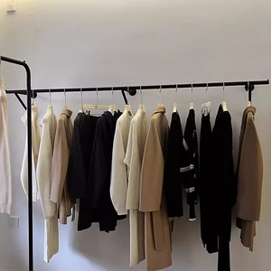 Semplice moderno appendiabiti al dettaglio negozio di abbigliamento nero a parete tubo appendiabiti per negozio di abbigliamento - Product Image 3