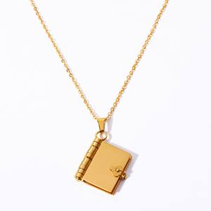 Joyería delicada para mujer con diseño de cierre único Collar de eslabones de sobre de corazón de flecha de mordida chapado en oro de 18 quilates - Product Image 6