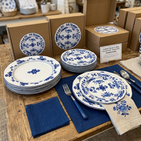 Maßgefertigtes Vintage Blau-Weißes Blumenmuster Keramik-Tellerset mit Gewelltem Rand Porzellangeschirr für Hochzeit Hotel Tischdekoration