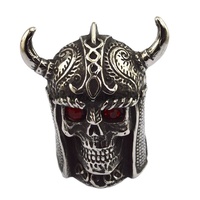 Approvisionnement direct usine : Bague vintage en acier inoxydable doré, gravée, style Viking antique, avec crâne de pirate cornu et yeux de rubis