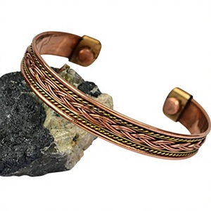 Brazalete de Cobre Puro de Lujo con Grabado Antiguo, Joyería Metálica de Moda con Diseño Exquisito - Product Image 1