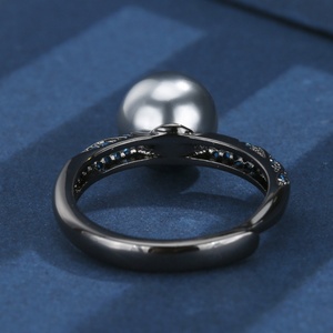 Bague en cuivre plaqué or noir de haute qualité, écologique, anti-ternissement, avec perle de coquillage noire de 10 mm pour femme - Vente en gros usine - Product Image 5
