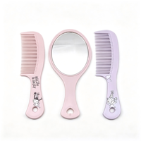 Ensemble peigne et miroir portable de gros pour usine, peigne en plastique motif dessin animé, kit cosmétique de voyage pour filles, usage quotidien beauté à domicile