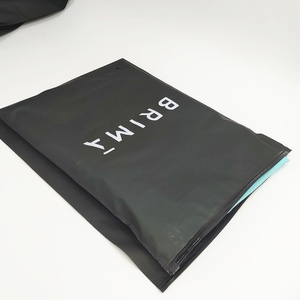 Sac à fermeture éclair de luxe personnalisé de haute qualité, recyclable, semi-transparent, noir givré, pour l'emballage des vêtements et des chaussures - Product Image 3