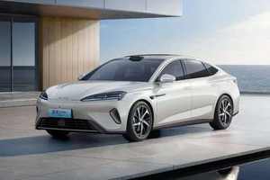 BYD Seal 06DM Édition <span class=keywords><strong>Voyage</strong></span> 2025 80km Édition Électrique Les Rêves Deviennent Réalité Nouveautés En Stock Voiture Neuve Voiture d'Occasion Vente Chaude <span class=keywords><strong>Pas</strong></span> <span class=keywords><strong>Cher</strong></span> - Product Image 5