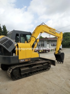Mini-excavatrice compacte d'occasion Hyundai 80-7 8 tonnes en bon état – Matériel agricole d'occasion - Product Image 5