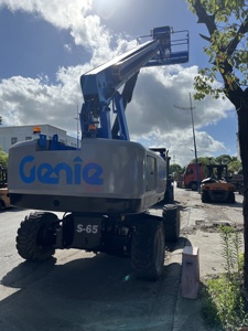Nacelle élévatrice Genie S65 d'occasion, à bras télescopique hydraulique, motorisée, 6000 kg, bleue, équipement industriel - Product Image 5