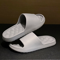Sandales Cloud Slide pour femmes et hommes, ultra confortables, pantoufles de récupération, chaussures de plage douces pour l'été avec soutien de la voûte plantaire basse