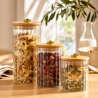 Pot de conservation en verre transparent avec couvercle en bambou et anneau doré, hermétique, pour le stockage de café, de thé et de fleurs dans la cuisine