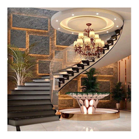 Escalier en arc moderne de haute qualité en bois massif et en acier avec garde-corps en verre pour appartement et hall, utilisation intérieure