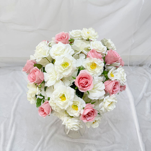 Bouquet de roses blanches et roses romantiques et rêveuses, fleurs artificielles faites à la main, centre de table de mariage, haute simulation en mousse PE - Product Image 3