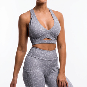 Ropa deportiva Conjunto de yoga Ropa de entrenamiento Ropa atlética Puertos Crop Tube Top Pantalones cortos Legging Sin costuras - Product Image 1
