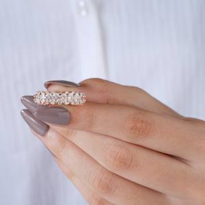 Superbe alliance éternité en or rose 14 carats avec moissanite taille ovale, luxueuse bague de mariage enveloppante pour femme, pièce audacieuse pour un anniversaire. - Product Image 6