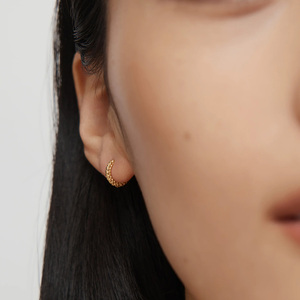 Pendientes de Aro de Oro Vermeil de 14k, Pendientes de Diseño Elegante y Moderno, Resistentes al Agua, Pendientes de Aro de Plata Chapados en Oro de 18k de Alta Calidad - Product Image 2