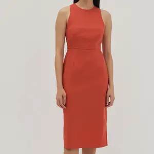 Nouveau design élégant sans manches col en O dos ouvert robe midi en satin décontractée personnalisée pour les femmes