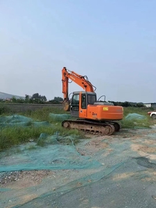 Excavatrice sur chenilles Hitachi ZX120 d'occasion 12 tonnes, très demandée, d'origine japonaise, certifiée CE, avec accessoire de démolition à grappin - Product Image 4
