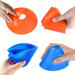 Ensemble de cônes d'entraînement de football avec logo personnalisé - Marqueurs de terrain colorés pour l'entraînement de vitesse/agilité - Commande en gros pour équipes et écoles - Product Image 3