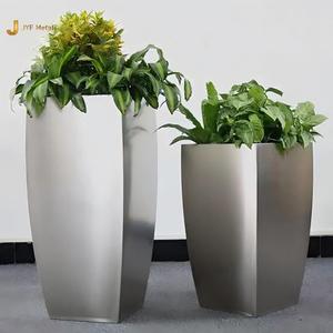 EX1028 Jardinière décorative en acier inoxydable brossé pour plantes, idéale pour les projets d'aménagement intérieur de villas de luxe et de halls d'hôtels - Product Image 1
