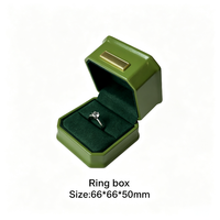 Boîte à bijoux octogonale en cuir PU vert avec plaque dorée, logo personnalisé, insert en velours, pour bagues, boucles d'oreilles, pendentifs, bracelets