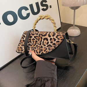 Sac carré rétro européen et américain, sac bandoulière tendance à imprimé léopard, sac à main en cuir PU - Product Image 3