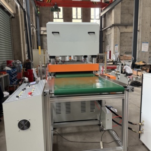 Pressa Idraulica <span class=keywords><strong>a</strong></span> Quattro Colonne e Tre Travi con Servomotore e Controllo PLC per Etichettatura Automatica di Nastro Adesivo in Schiuma - Product Image 4