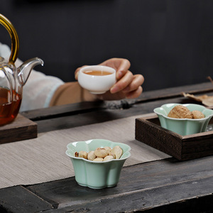 Plato de cerámica para frutas, diseño de flor de cerezo, tazón pequeño para aperitivos, postres, té, condimentos, para servir en fiestas. - Product Image 3