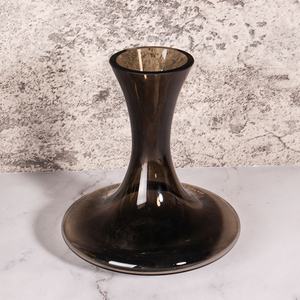 Handgemaakte Unieke Rook Grijs Gekleurde 400Ml Kleine Inhoud Loodvrije Kristal Grappige Rode Wijn Karaf Glazen - Product Image 1