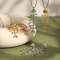 Ensemble de bijoux Dreamshow Fishbone, boucles d'oreilles et collier multicolores en CZ, acier inoxydable 316L plaqué or et ton acier, résistant à l'eau
