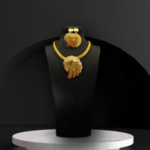 Nouvel Ensemble de Bijoux Tendance 2025 Plaqué Or Dubaï Africain, Grand Modèle Exagéré Laminé, Mode pour Femme, Vente en Gros - Product Image 3