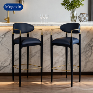 Tabourets de bar modernes en cuir avec cadre métallique – Mobilier commercial durable pour restaurants, bars, cuisines et îlots - Product Image 2