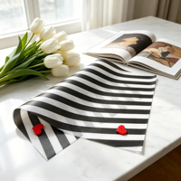 Papier kraft recyclable jetable imperméable fin et doux de 17 g/m² pour l'emballage de cadeaux