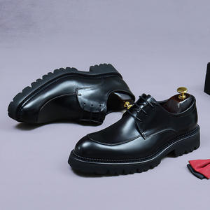 Chaussures pour hommes de style britannique - Noires à semelle épaisse, à lacets, antidérapantes, motif patchwork, pour marié, affaires, formelles ou décontractées - Product Image 2