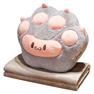 Coussin-couverture super doux 3-en-1 en peluche patte de chat de dessin animé pour anniversaire, avec rembourrage en coton PP, chauffe-mains et coussin de sieste de bureau, idéal comme cadeau. - Product Image 1