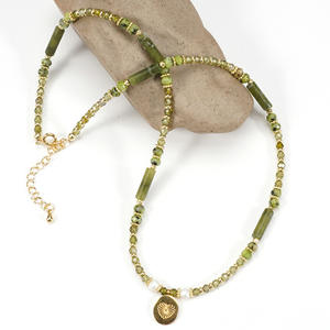 Collar de piedra de jade verde oliva natural para mujeres y hombres, cristal curativo, energía, piedra de ágata verde, joyería, Gargantilla con cuentas, venta al por mayor - Product Image 1