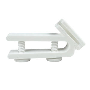 Il secchio stampato in 3D è fissato al bordo del secchio con un supporto per tubo. - Product Image 5