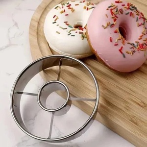 Coupe-pâte à donuts en acier inoxydable 430 de qualité alimentaire, 8 cm / 9,8 cm / 15 cm, avec découpeur central / découpeur en anneau - Product Image 3
