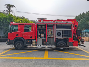 Para <span class=keywords><strong>Scania</strong></span> New 410HP 4x4 Diesel Fuel Automatic Fire Truck con brazo recto <span class=keywords><strong>de</strong></span> doble fila para vehículos <span class=keywords><strong>de</strong></span> rescate - Product Image 5
