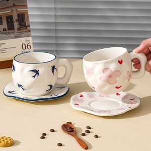 Taza de Café de Cerámica con Platillo, Modelo KL Hecho a Mano, 400 ml, Diseño Minimalista Moderno, Forma Irregular Pintada a Mano - Product Image 3