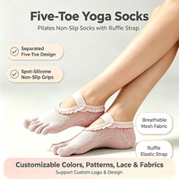 Chaussettes de yoga personnalisées à cinq doigts avec sangle à volants, points antidérapants en silicone, maille respirante, chaussettes de Pilates pour femmes