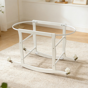 Support portable pour berceau Moïse – Support de berceau pour bébé <span class=keywords><strong>en</strong></span> bois <span class=keywords><strong>blanc</strong></span> naturel avec roulettes et fonction de balancement - Product Image 3