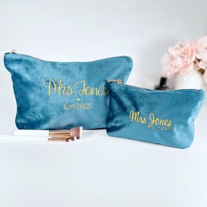Bolsa de cosméticos de terciopelo azul gris, bolsa de almacenamiento de maquillaje portátil de 10/12 pulgadas, bolsa con cremallera y logotipo dorado de doble cara para regalo de compromiso - Product Image 2