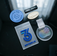 Badges en silicone PVC découpés au laser, personnalisables, de haute qualité, écologiques, avec logos en relief, patchs 3D 2D, étiquettes pour vêtements