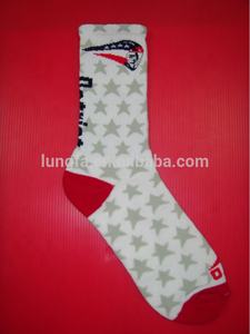 Meilleure vente de chaussettes de sport en coton éponge High Crew Excellente qualité Tricoté fin avec logo personnalisable sur la manchette pour l'été - Product Image 4